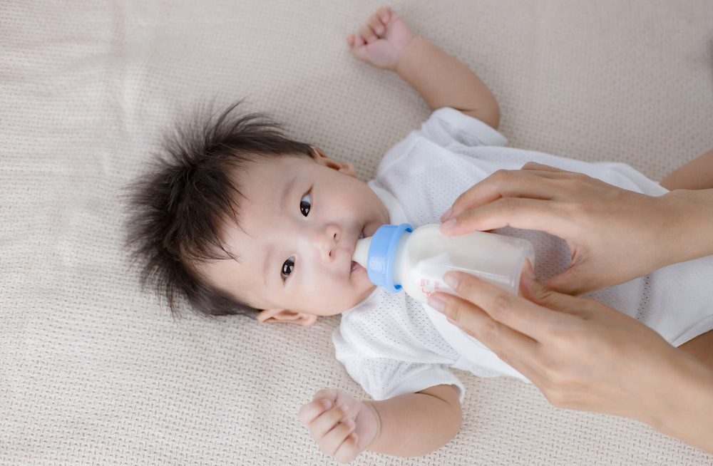 breastfeeding and bottle feeding